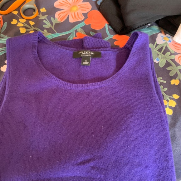 Ann Taylor cashmere sleeveless sweater. Worn once - Picture 4 of 4